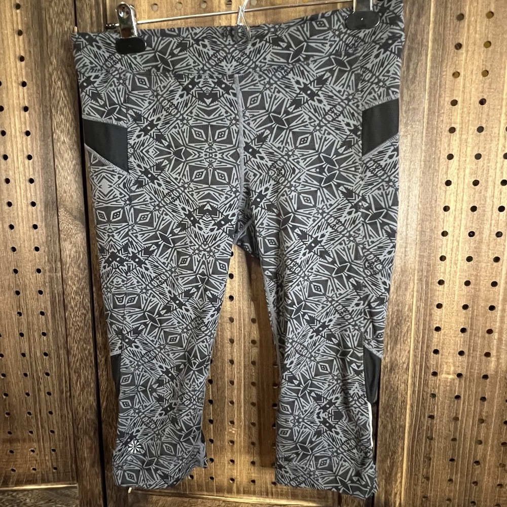 ATHLETA Size Medium Cairo Bare to Run Knicker Crop Legging Gray 919076 I826